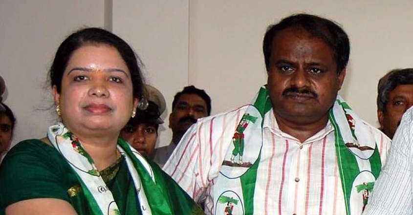 Kumaraswamy, Wife Script History By Entering Assembly Together ...