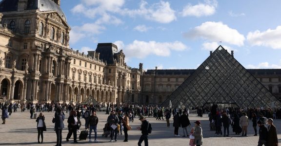 World S Most Visited Museum Paris Louvre To Hike Ticket Prices   Image 