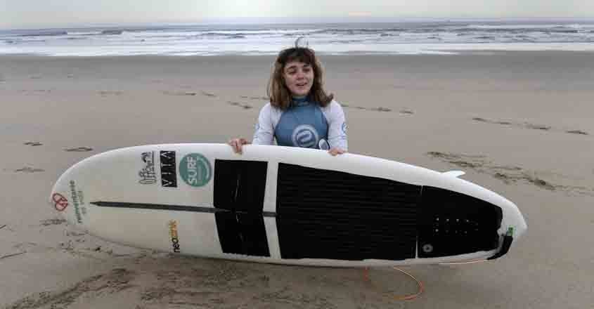 Blind Spanish surfer says sea sets her free, goes for world title ...